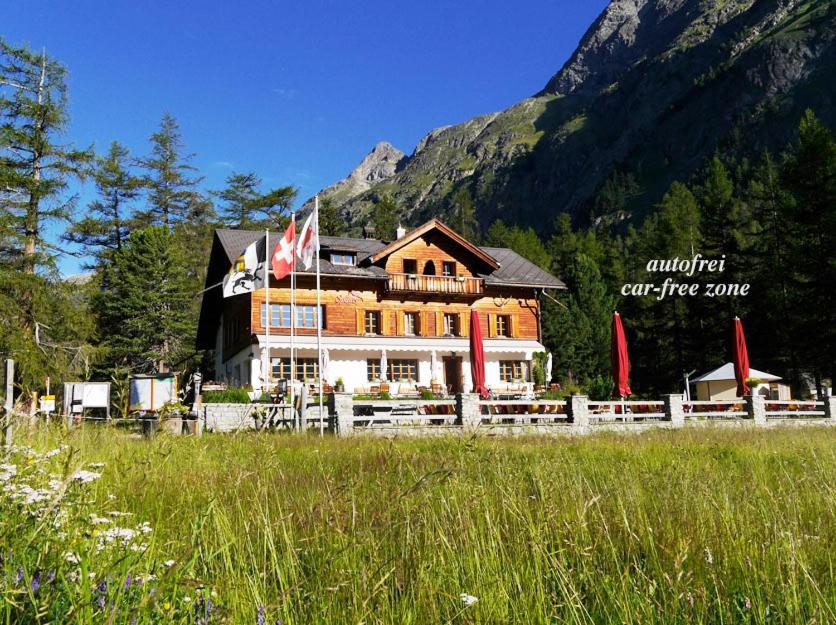 Gasthaus Spinas Bever Exterior foto