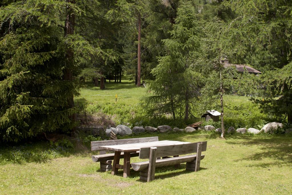 Gasthaus Spinas Bever Exterior foto